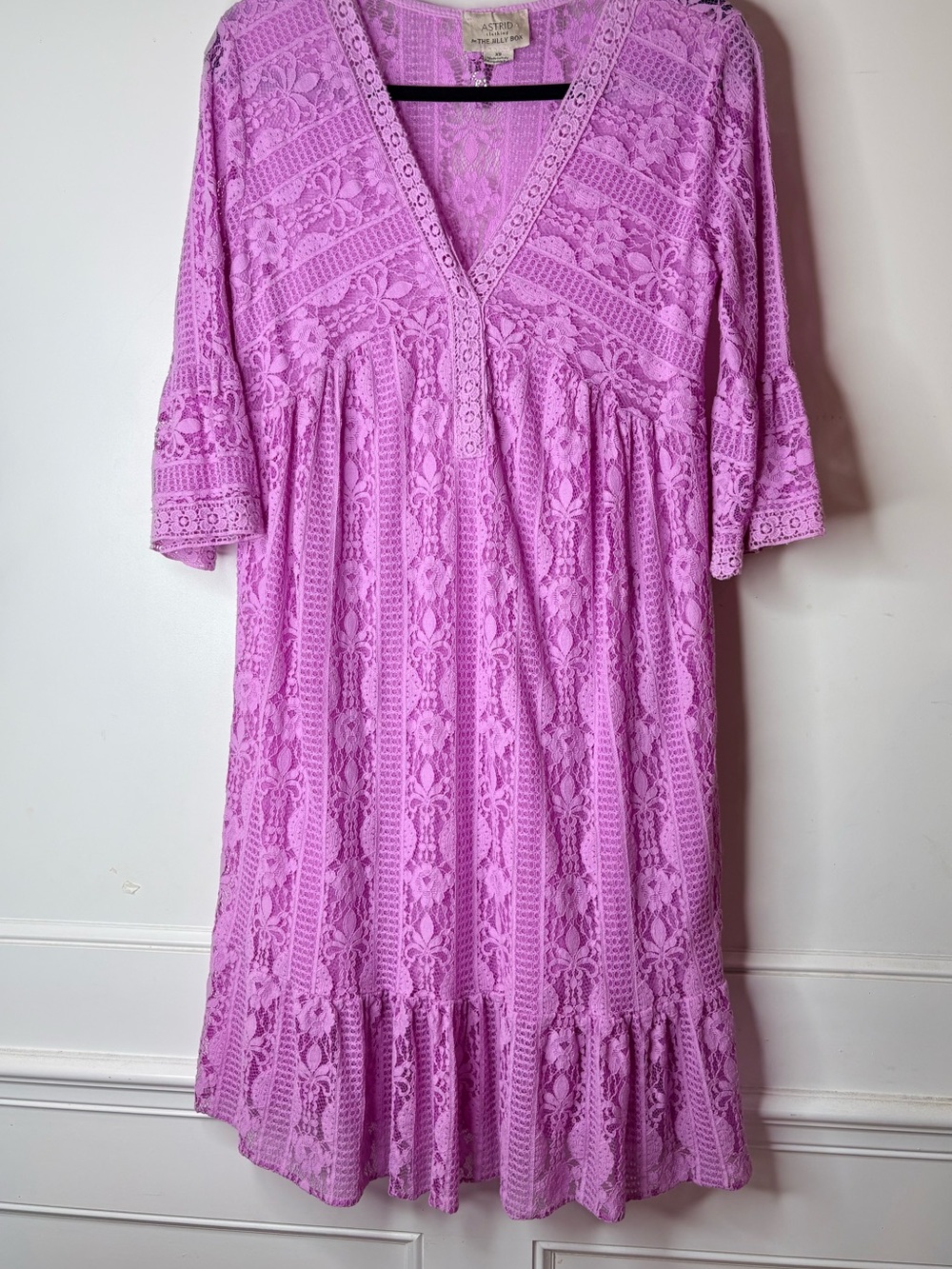 Astrid Lace V-Neck Midi Dress in pink Lavender